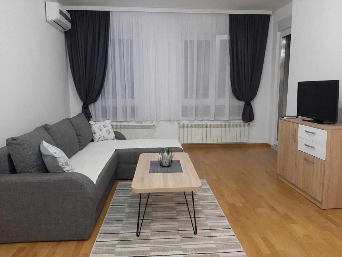 Apartman Viaggio Sremska Mitrovica Exterior foto